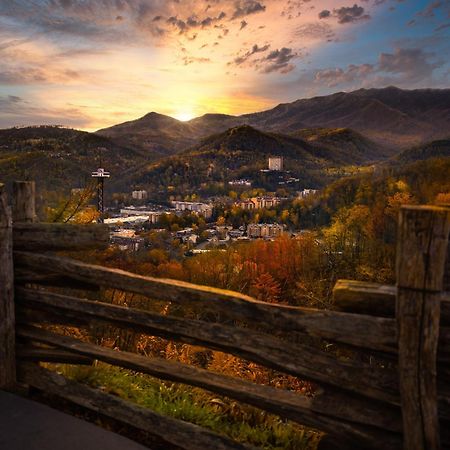 The Tiny Barn, 1089 Free Tickets Each Paid Day, Dollywood And More Sevierville Bagian luar foto