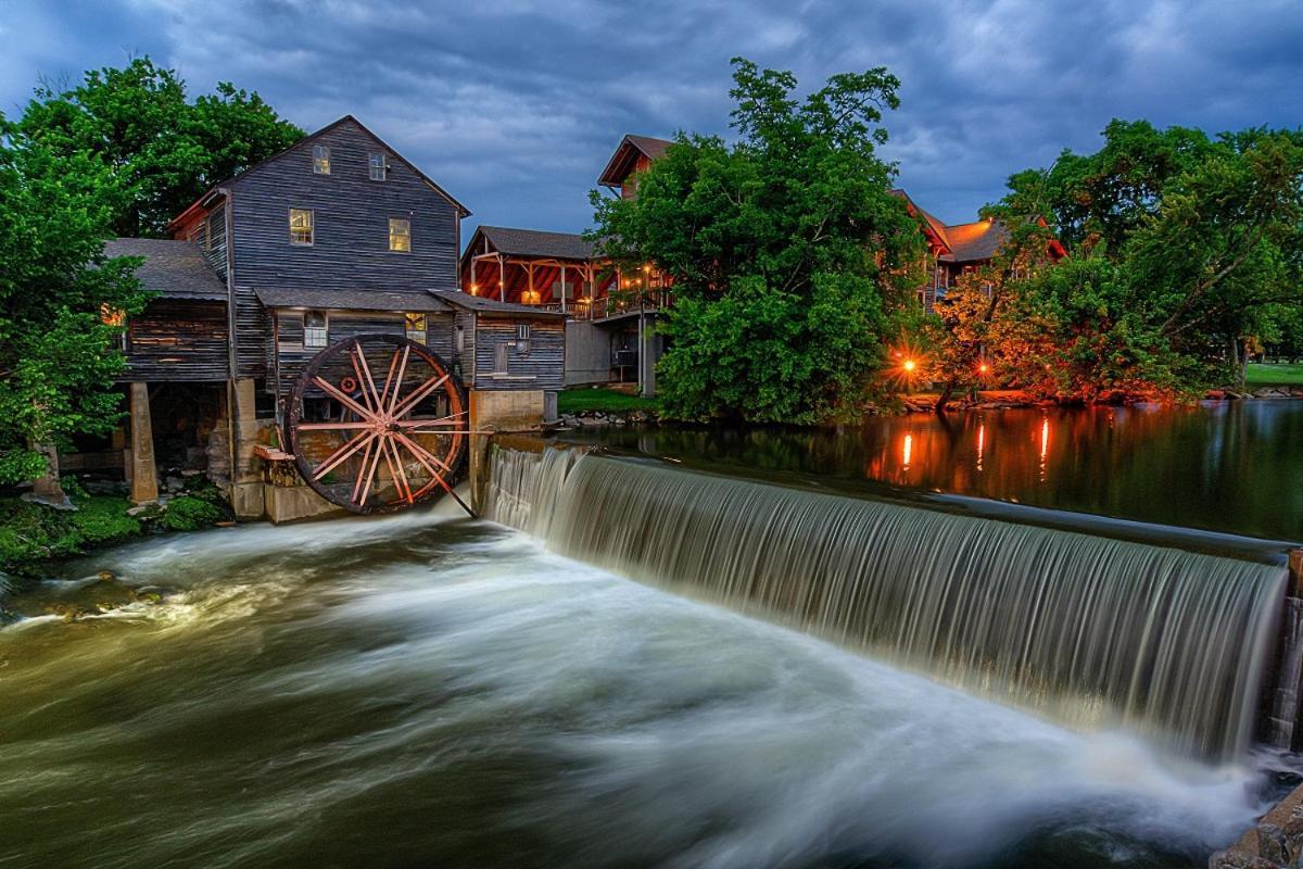 The Tiny Barn, 1089 Free Tickets Each Paid Day, Dollywood And More Sevierville Bagian luar foto