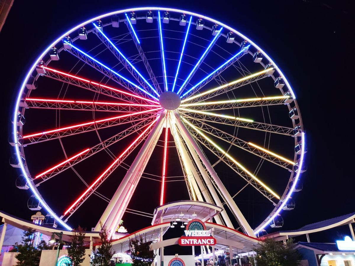 The Tiny Barn, 1089 Free Tickets Each Paid Day, Dollywood And More Sevierville Bagian luar foto