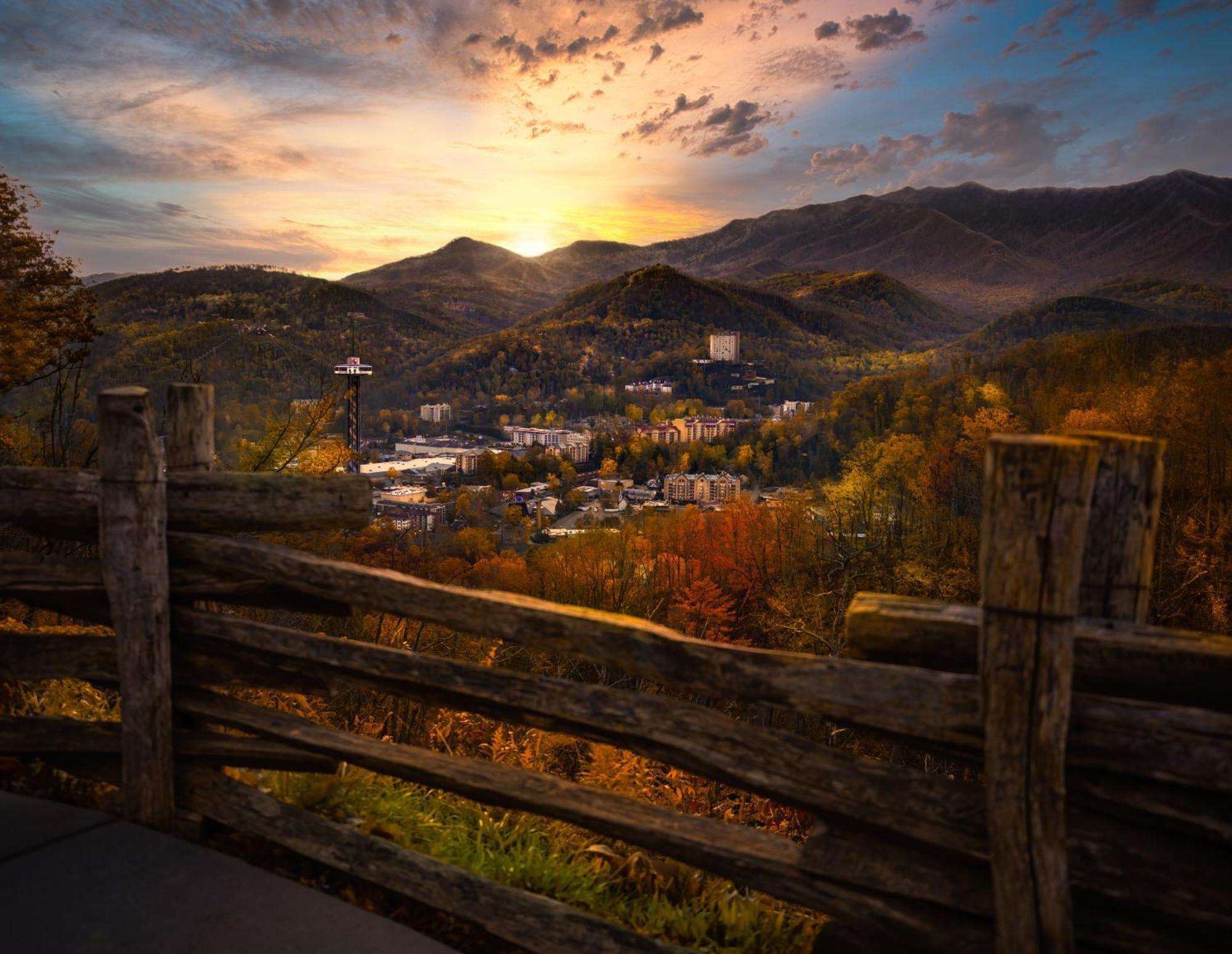 The Tiny Barn, 1089 Free Tickets Each Paid Day, Dollywood And More Sevierville Bagian luar foto